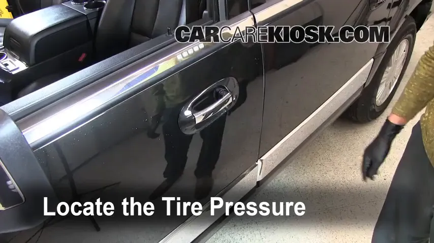 2011 Lincoln Navigator L 5.4L V8 FlexFuel Tires & Wheels Check Tire Pressure
